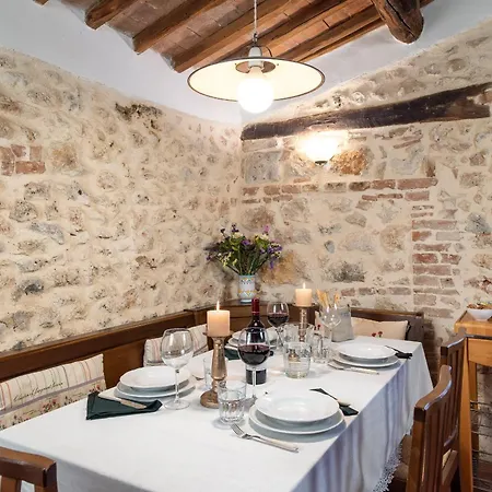 Borgo Dei Fondi بيت للعطل *