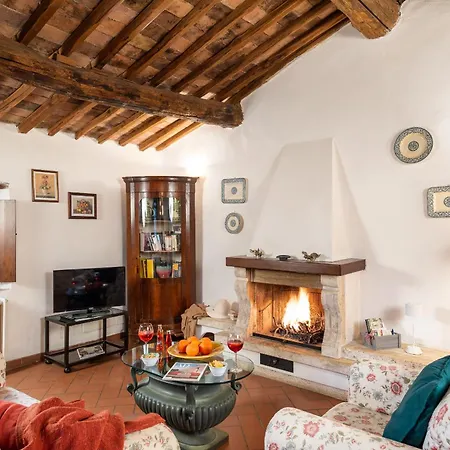 Borgo Dei Fondi بيت للعطل